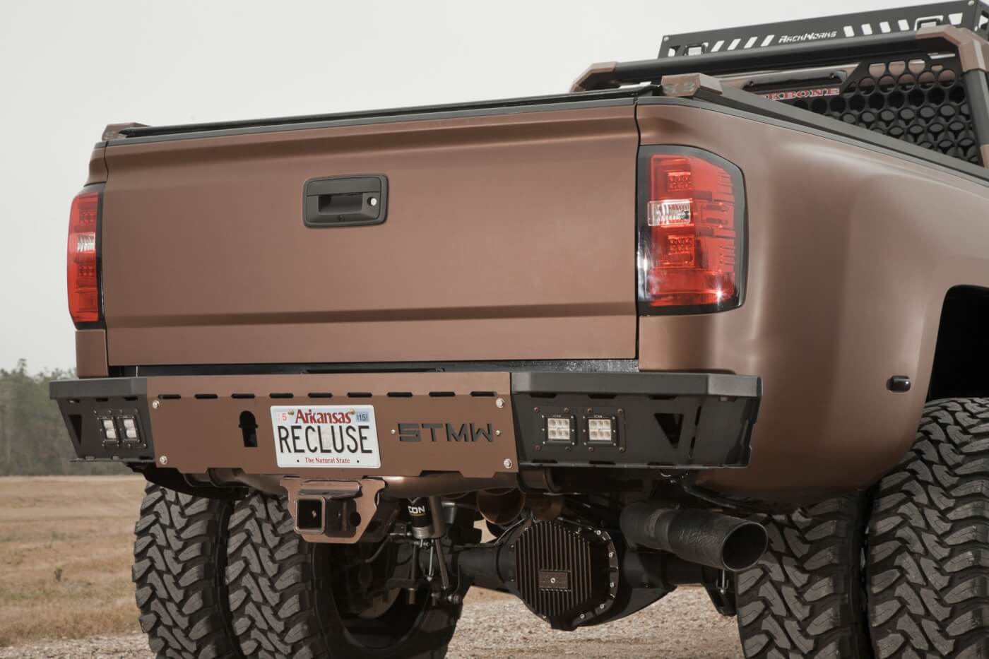 Recluse features LED taillights, cab lights, fender lights and a third brake light from Recon. 