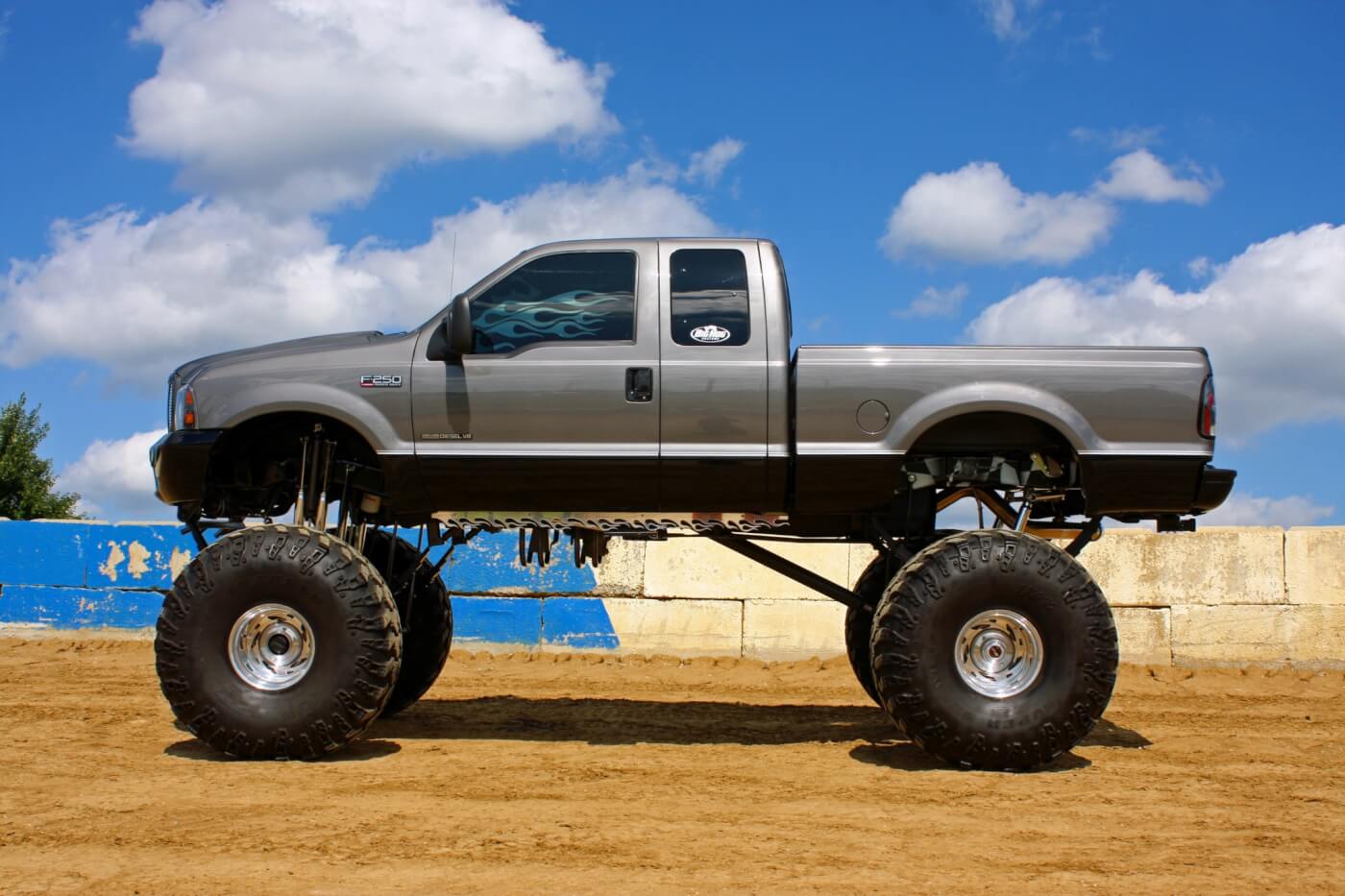 Pigg’s truck is ultra-clean and has a great stance with the huge lift and massive wheels and tires stuffed under the body.