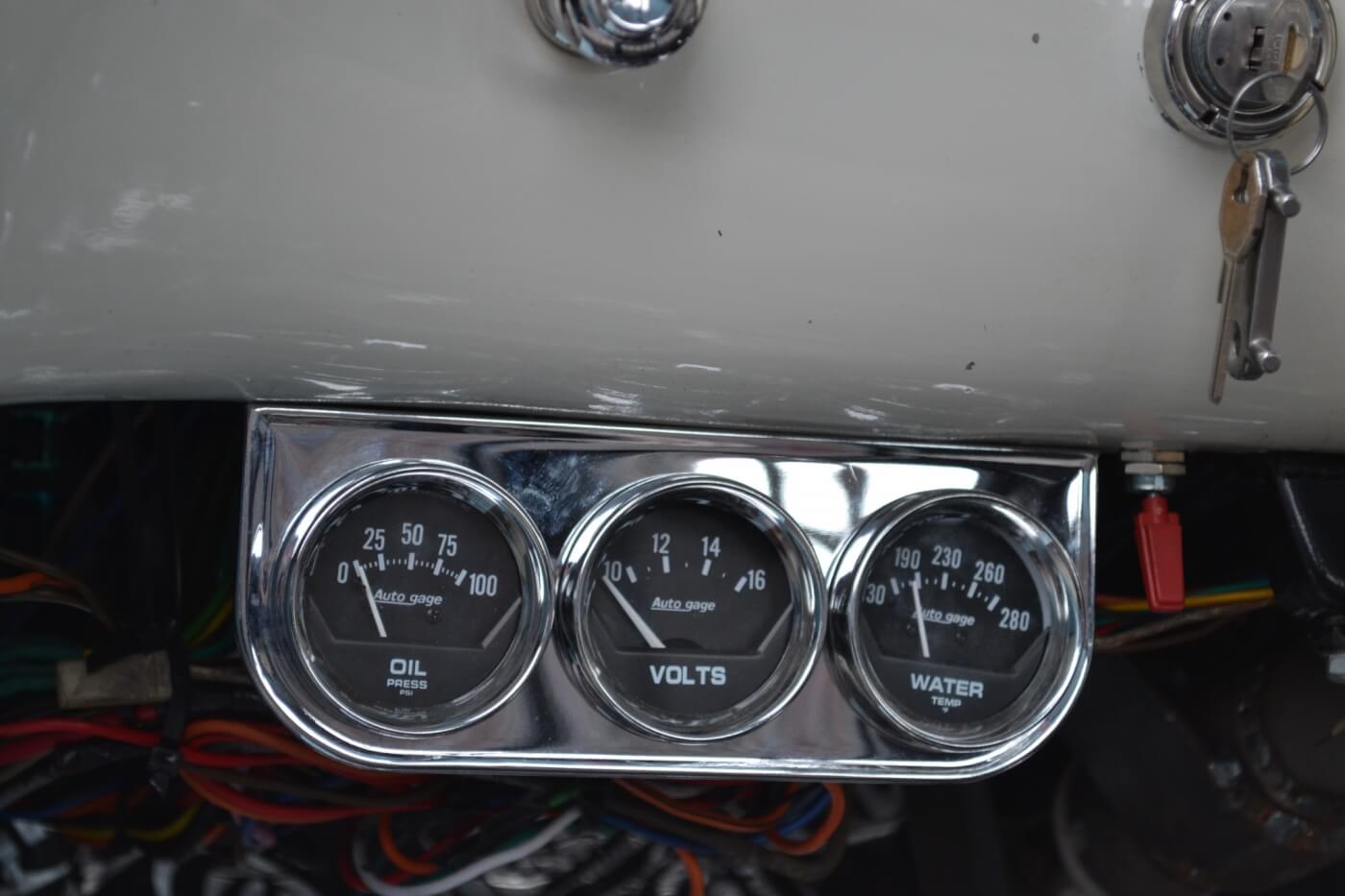 Simple oil, water, and voltage gauges are the only one found on the truck. Since Bill rarely goes past Level 3 with his programmer, he never felt the need to install a boost or EGT gauge.