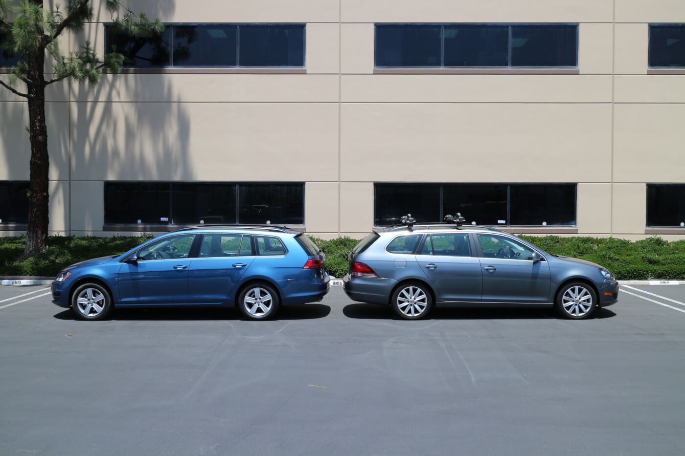 Here you see a comparison between the older style Jetta Sportwagen (right) and the new 2015 Golf SportWagen (left). Believe it or not, the 2015 Golf SportWagen is similar in size, on the outside, as its older brother: the Jetta Sportwagen. It does have a two-inch longer wheelbase, but the bodies are virtually the same length, width and height.