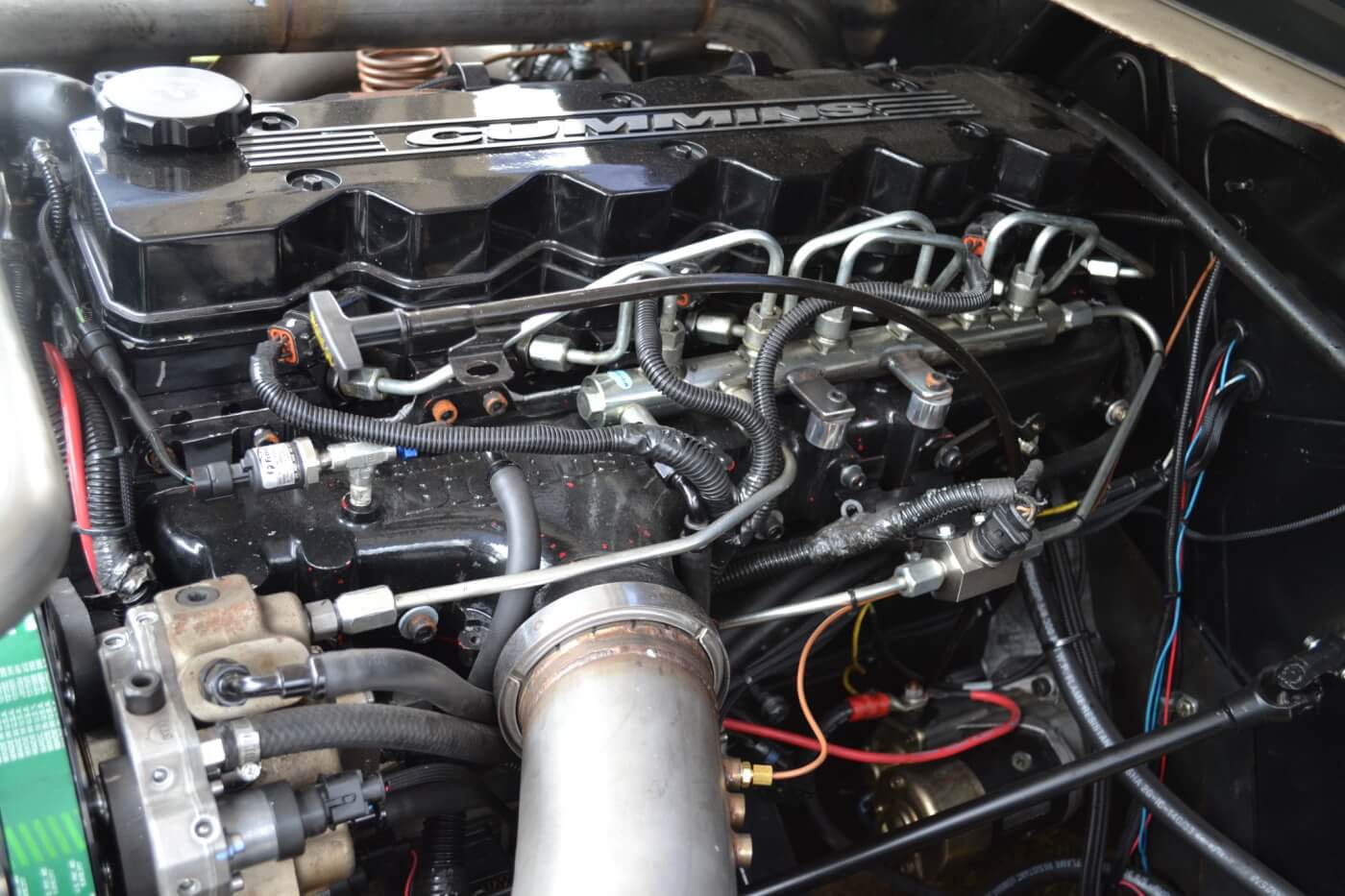 A Banks Big Hoss side-draft intake was incorporated into the build, and provides a restriction-free path for airflow at triple-digit boost numbers.