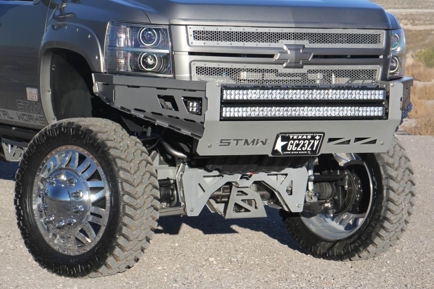What else would Dustin put on his bumper other than his own STMW unit? This bumper sports twin 40-inch Delta Series, double-row LED light bars. You can also see the LED front corner lights, the LED headlights and the color-matched grille shell. 