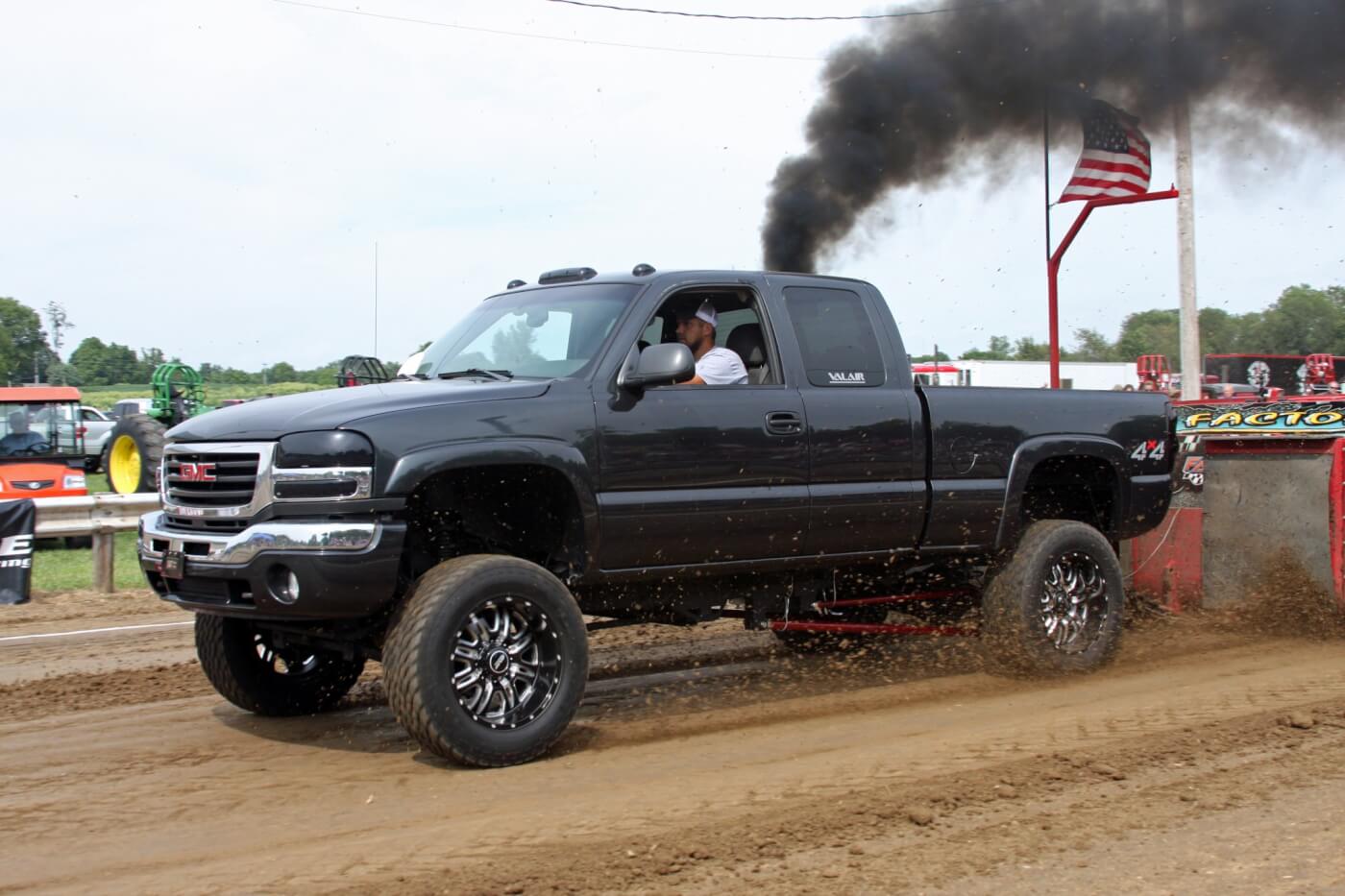 Charles Chesuk’s GMC looked great as it blasted down the track during his exhibition hook.