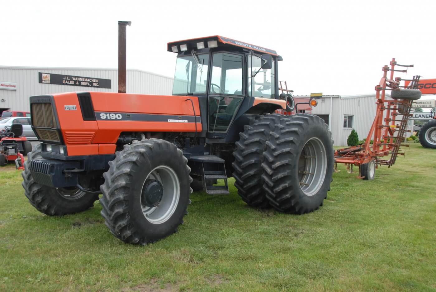 With a 119-inch wheelbase, the 9120 is a long tractor. That was a good thing from the weight balance and ride comfort standpoints, but made for a wide turning circle. This tractor weights more than nine tons before weight are added. It came standard with AWD and an 18-speed partial power shift transmission. This one has already lived a life of hard work but is not done yet. The rear dual radial tires make this a tractor that’s still up to long days in the field with big implements and tough ground. It’s seen here on AGCO Dealer J.L. Wannamacher’s lot in Ottoville, Ohio.