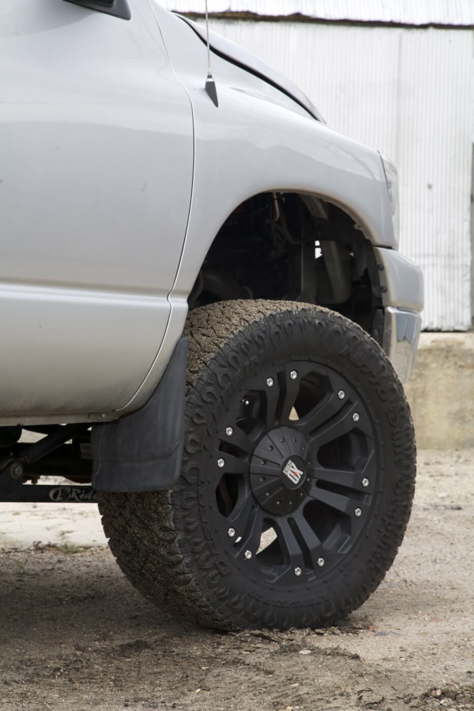 The rubber meets the road with 305/55/R20 Nitto Dune Grapplers wrapped around XD Monster rims. At the rate Geiger is laying down thick black strips of burnt rubber all over Weld County, those Grapplers have likely been replaced by now.