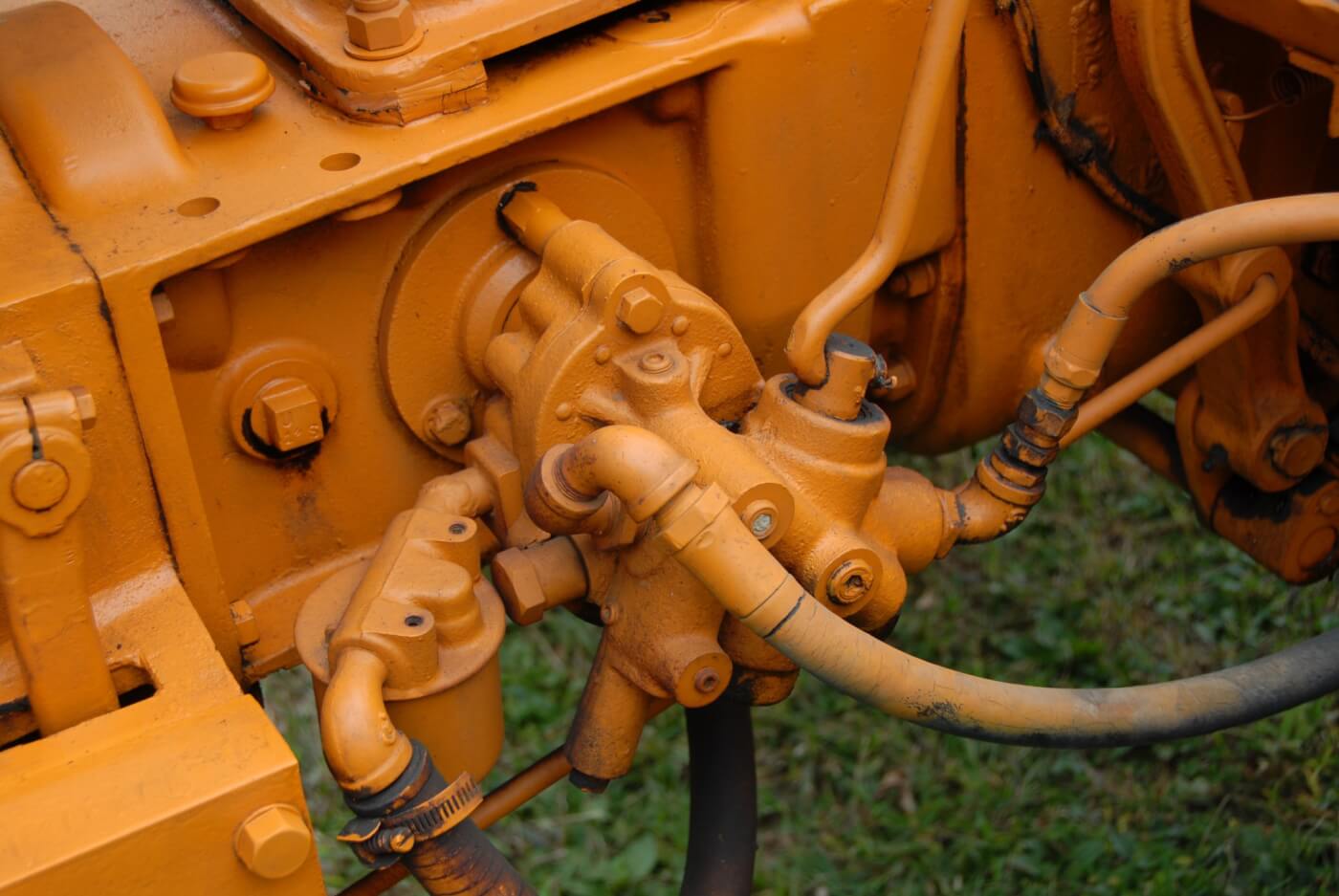 Sheppard had an optional hydraulic system, which was a premium feature in that era. The pump was a transmission driven, 11 GPM unit and capable of up to 1000 psi. The bypass was adjustable to raise or lower the pressure as needed according to the application.