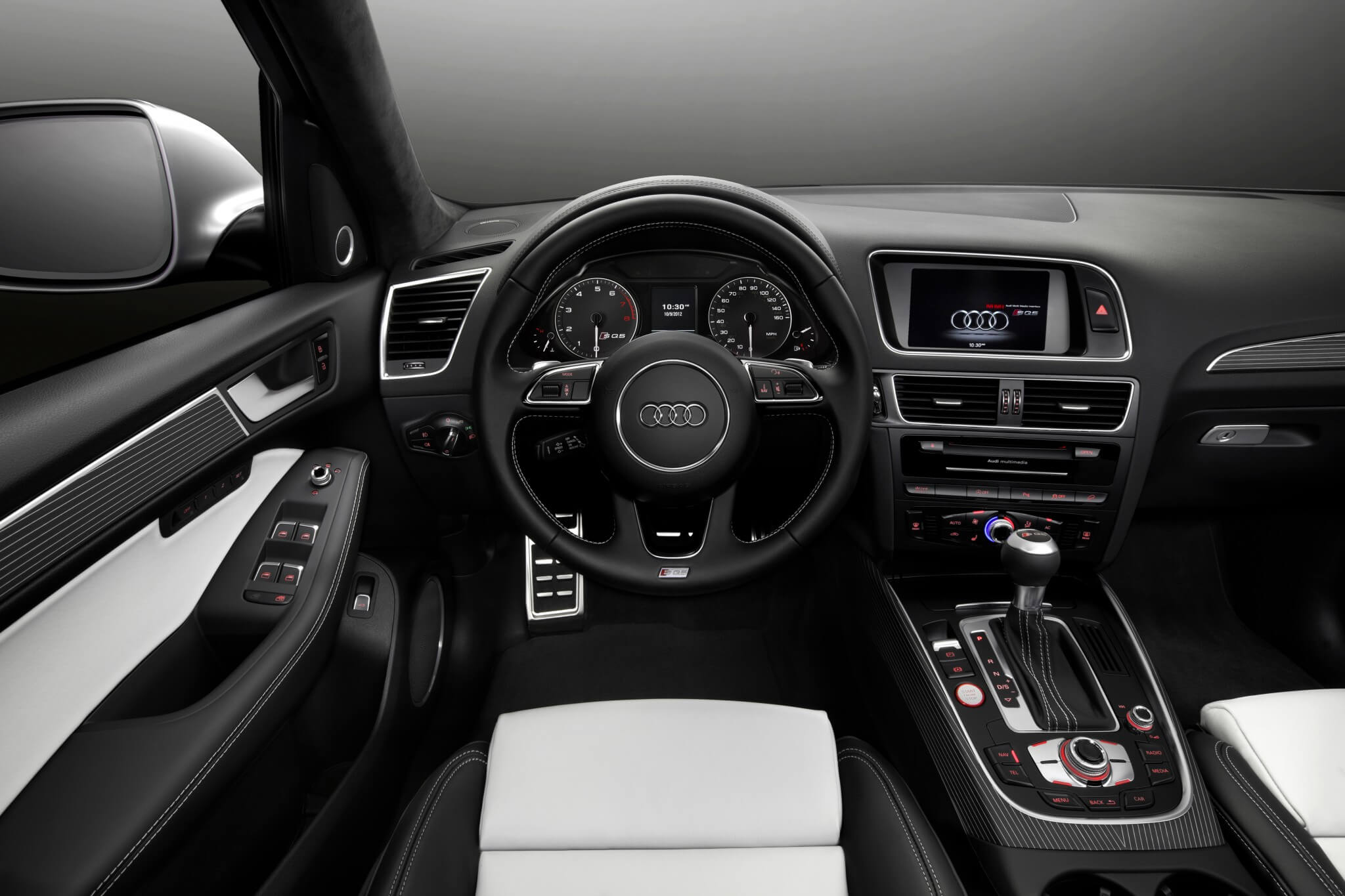 The interior of the Q5 is spacious, comfortable and well laid out. We found all the controls to be within easy reach and generally in a location we expected. 