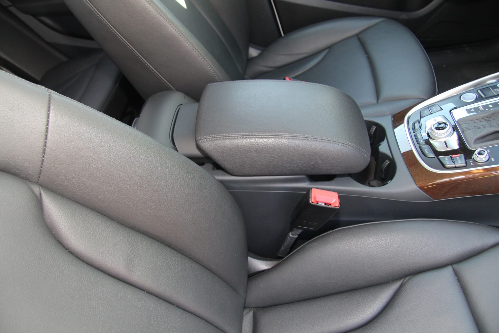 The center console lid can be slid into a forward position, increasing your comfort options in the interior.