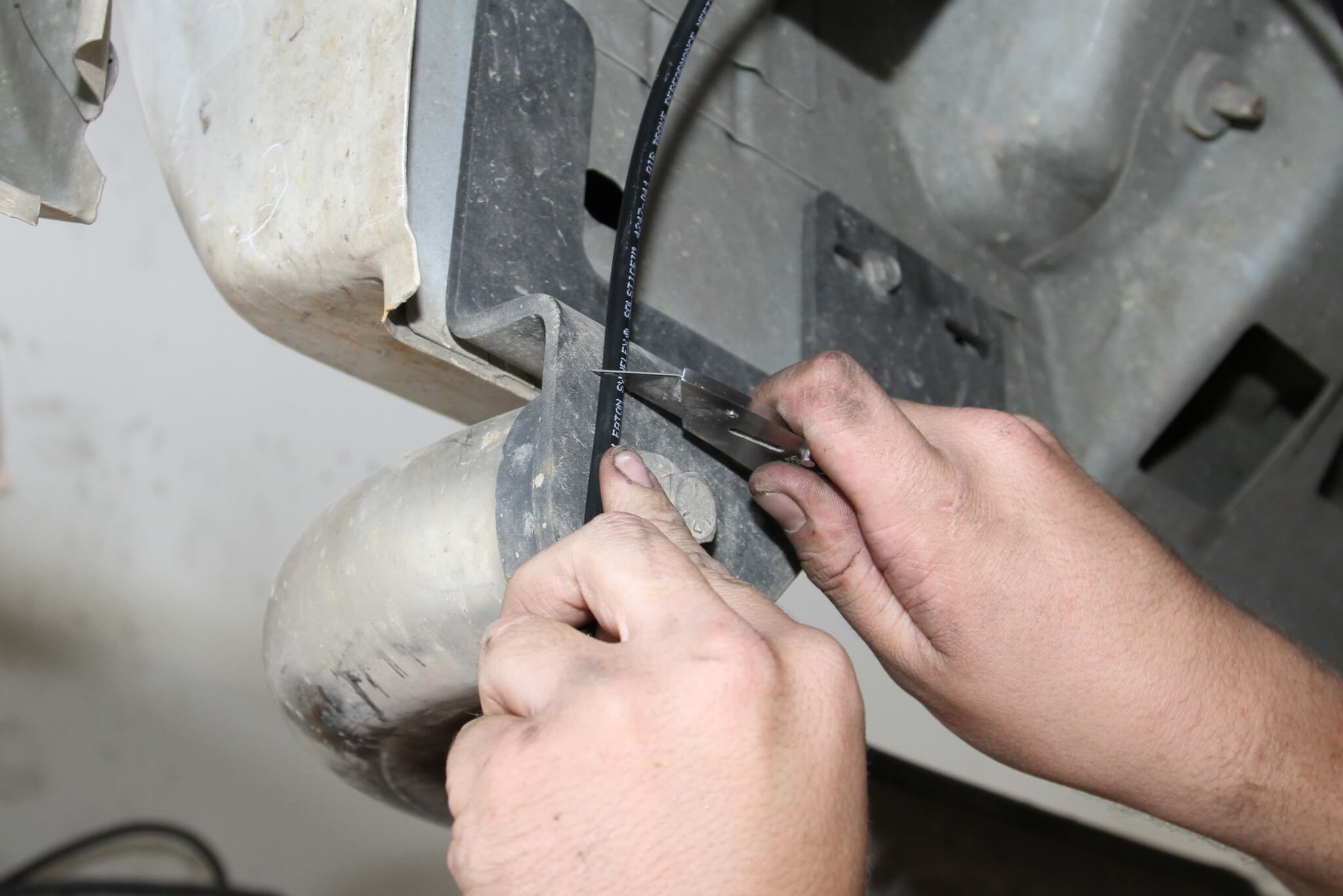 16. The fittings supplied with the Air Lift systems use a push-lock connection point that requires a clean 90-degree cut in the air line so Carter uses a sharp razor knife to cut the air line to length. 