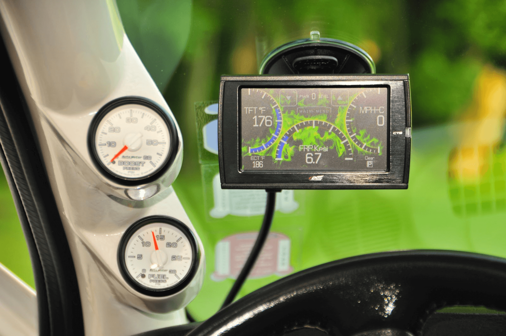 An Edge CTS monitors vital functions, as do the Auto Meter gauges on the A-pillar. A Smarty S-06 pod controls everything.
