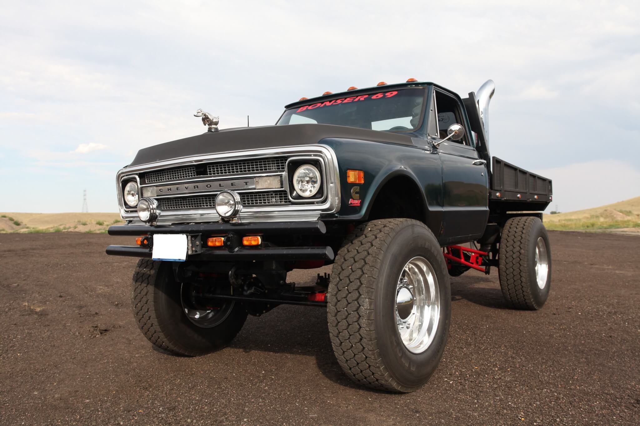 The custom 6-inch lift transformed Bonser’s K20 into a bigger than life beast. His home-built double tubular front bumper supports a pair of KC off-road lights. 