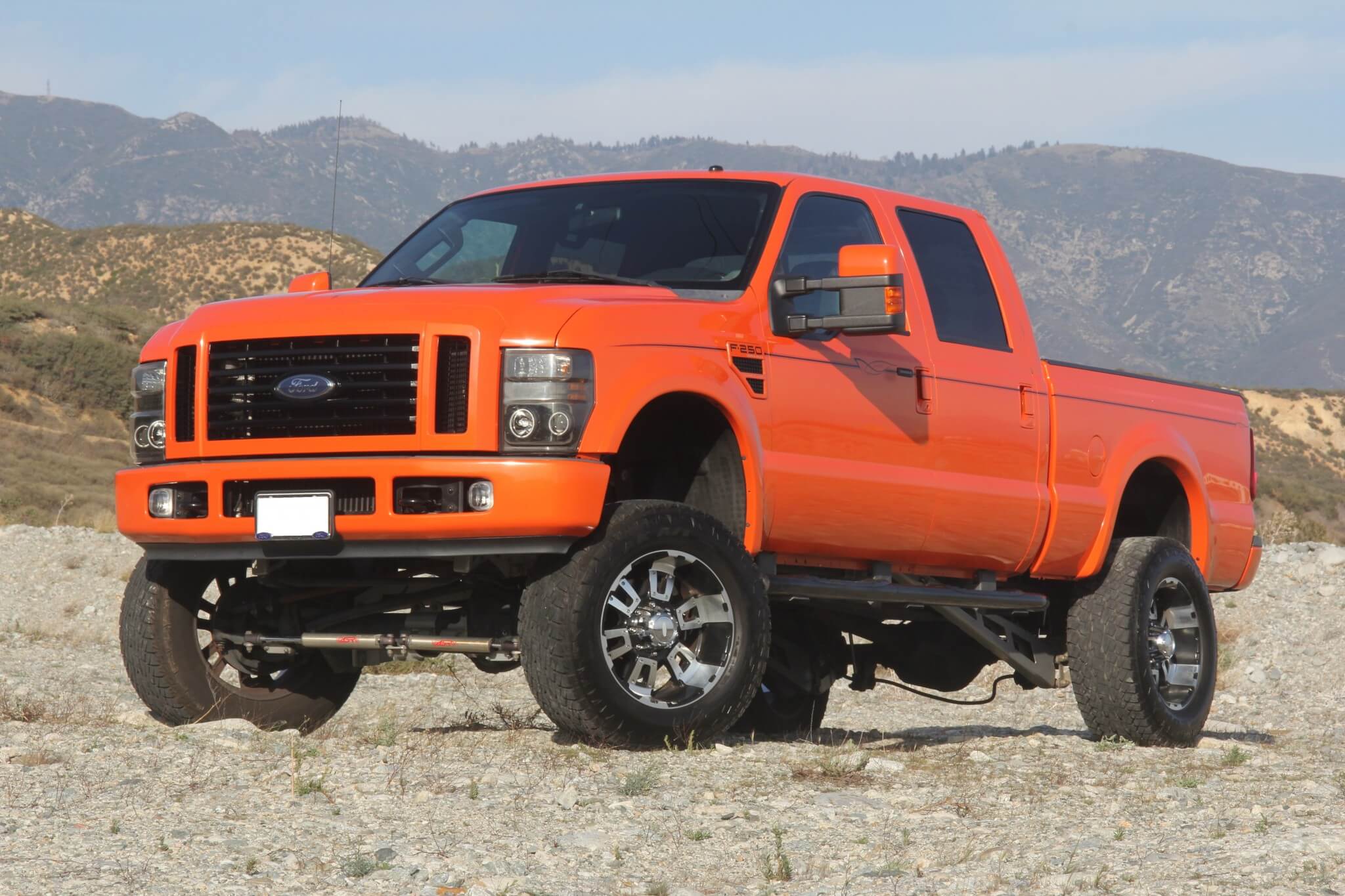 The incredible PPG Vibrance Oh So Orange metalflake paint makes this 2008 Ford Super Duty stands out no matter where it rolls. 