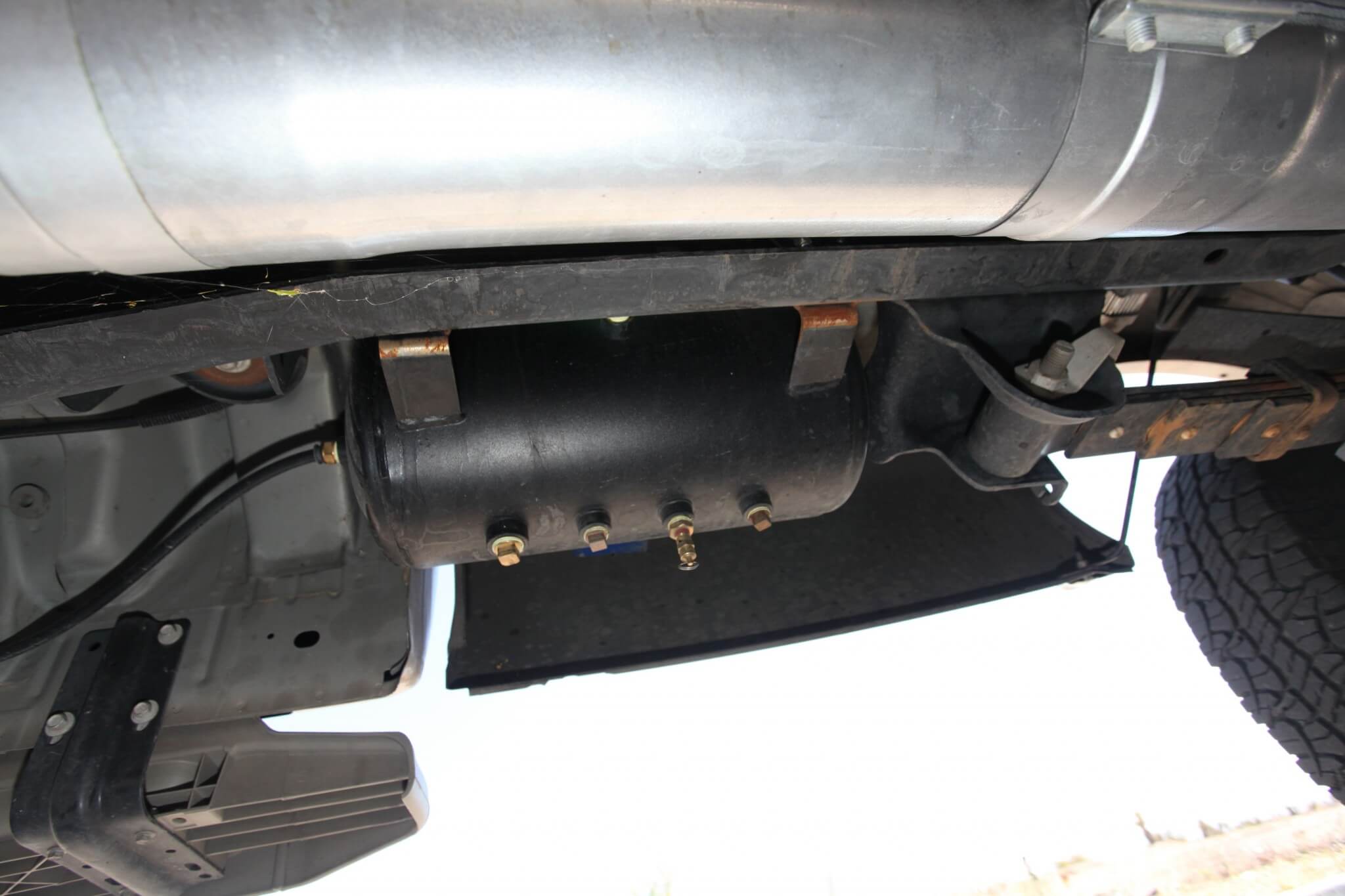 As with his dad’s Ford, Nick also installed an air system and air storage tank.