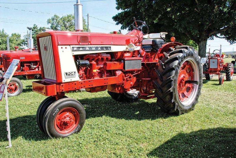 Early vs Late Farmall 706 Diesel World